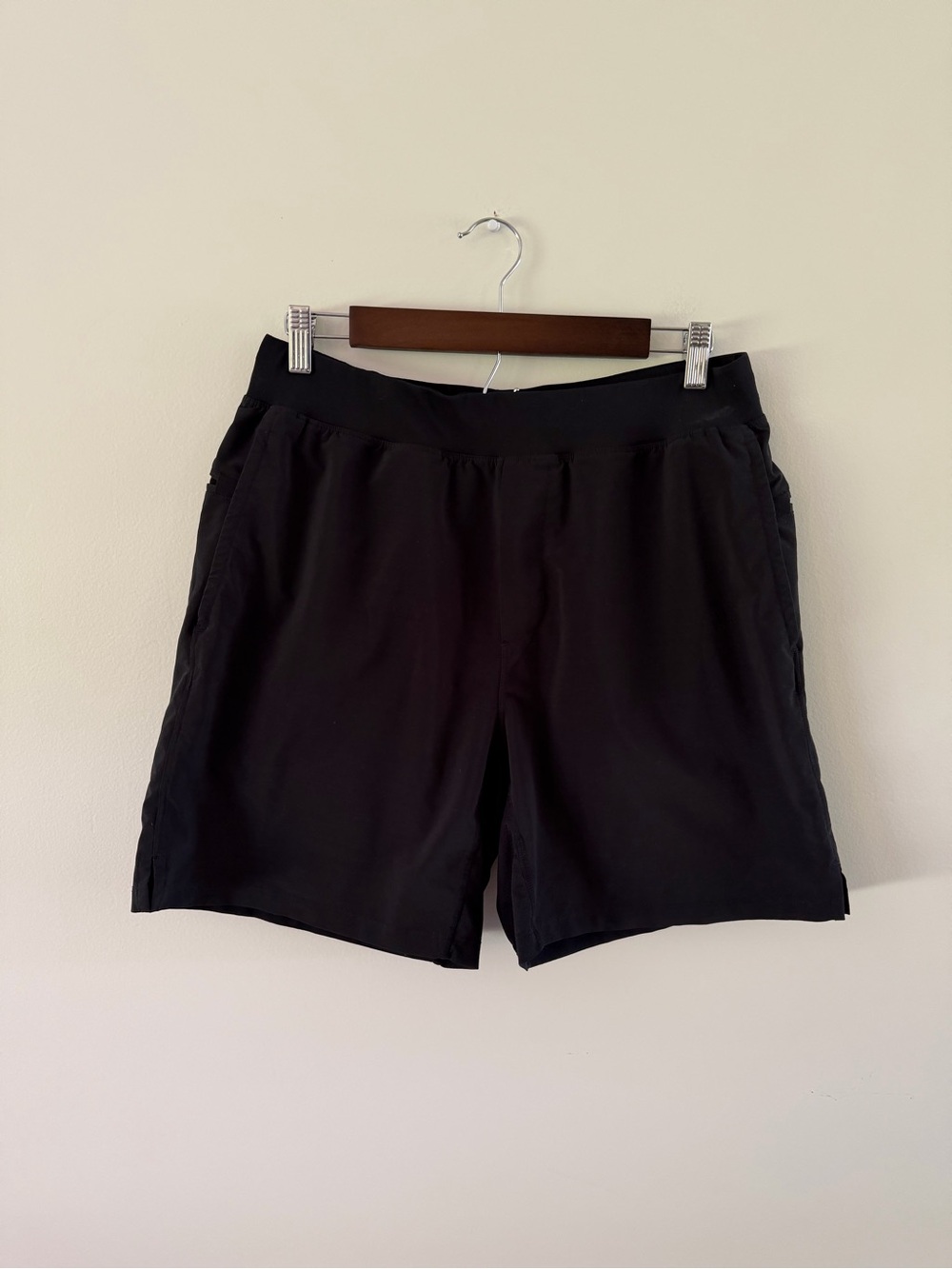 Fabletics Black 7” Inseam Active Workout Gym Neutral Casual Shorts Mens Medium